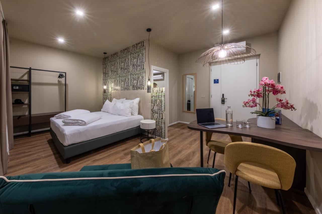 Hi Room เตรนโต ภายนอก รูปภาพ