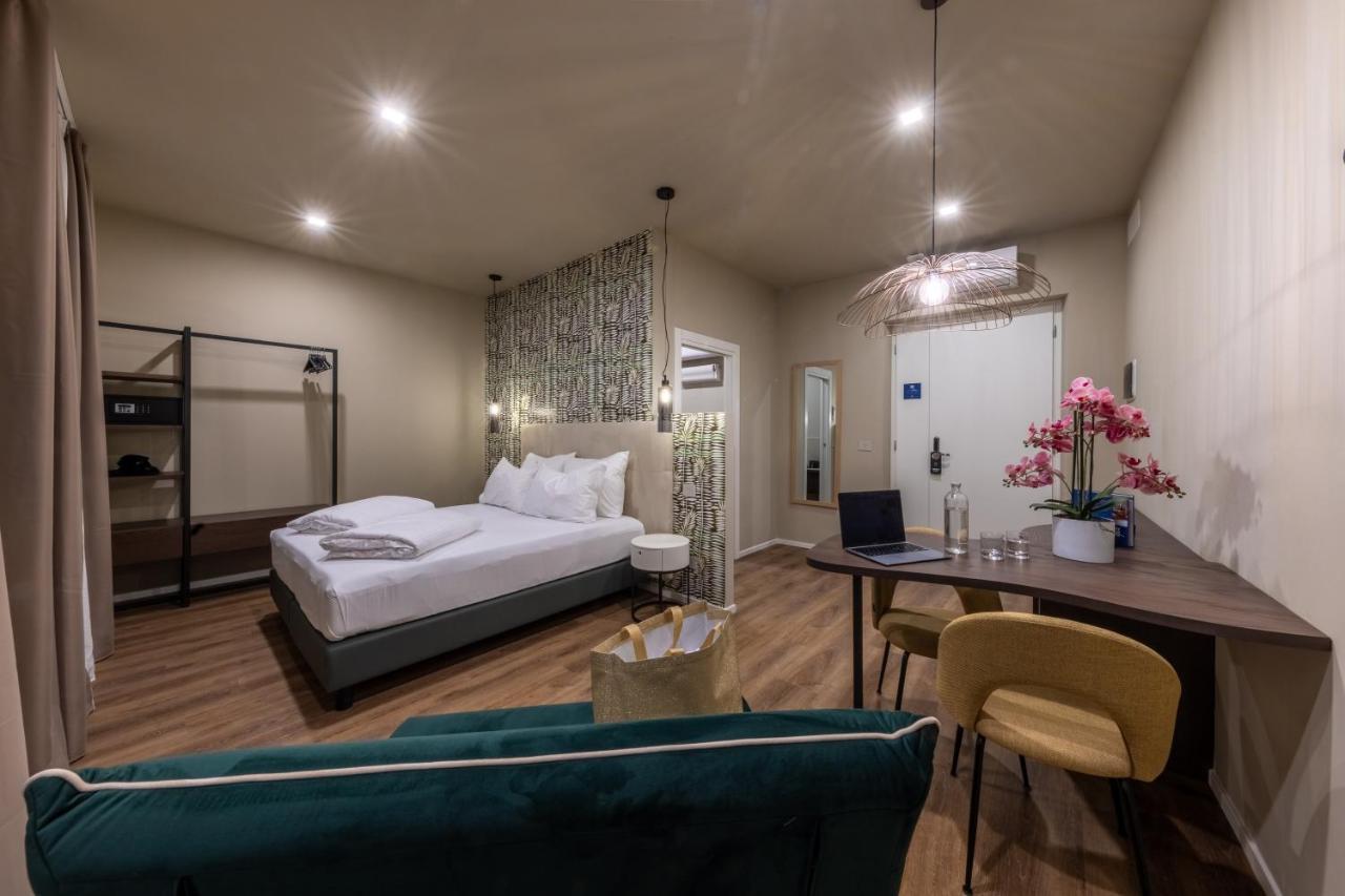 Hi Room เตรนโต ภายนอก รูปภาพ